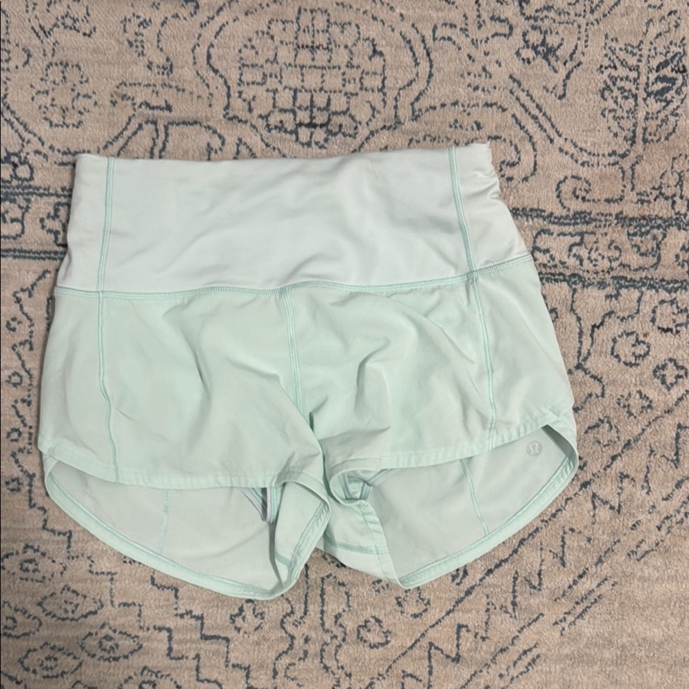 Lululemon Pistachio light green shorts size 2, 2.5, High Rise